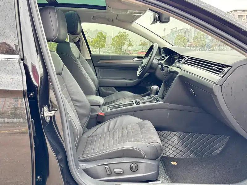 2020 Volkswagen Passat 330TSI DSG Luxury — миниатюра 15