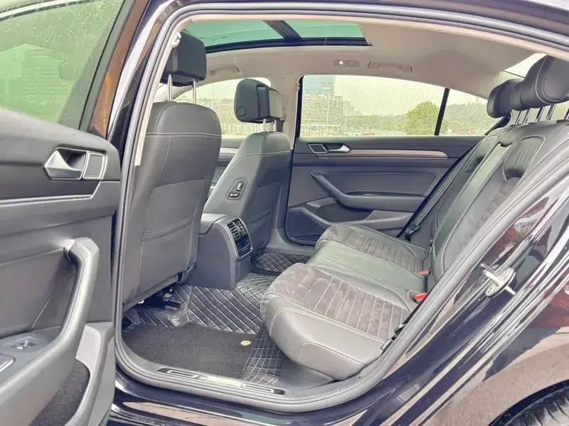 2020 Volkswagen Passat 330TSI DSG Luxury — миниатюра 17