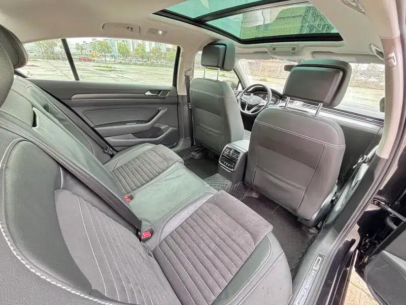 2020 Volkswagen Passat 330TSI DSG Luxury — миниатюра 18