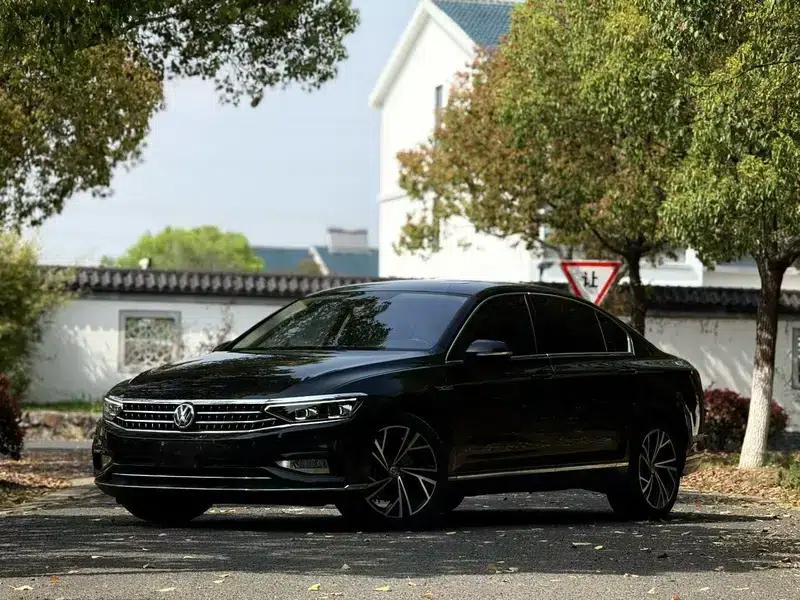 2020 Volkswagen Passat 330TSI DSG Premium — миниатюра 1