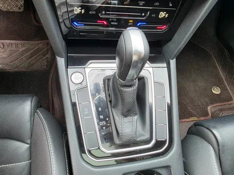 2020 Volkswagen Passat 330TSI DSG Leading Edition — миниатюра 15