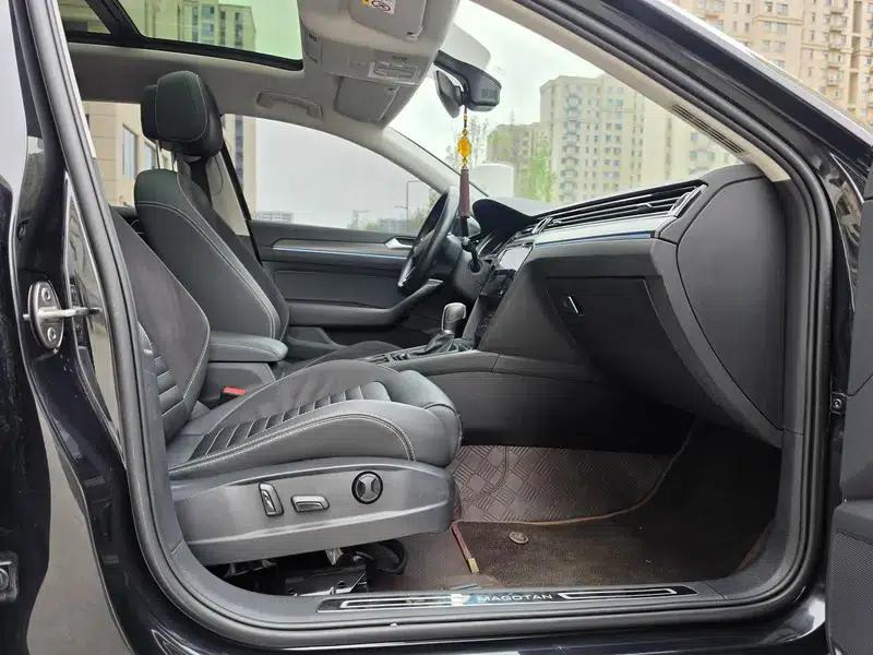 2020 Volkswagen Passat 330TSI DSG Leading Edition — миниатюра 18