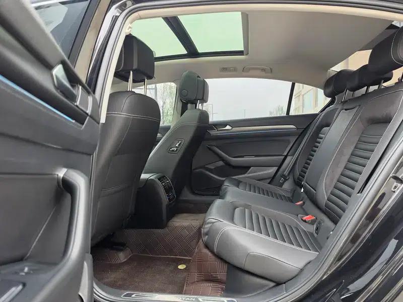2020 Volkswagen Passat 330TSI DSG Leading Edition — миниатюра 19