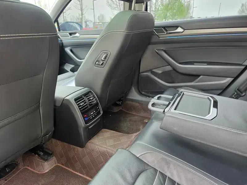 2020 Volkswagen Passat 330TSI DSG Leading Edition — миниатюра 21