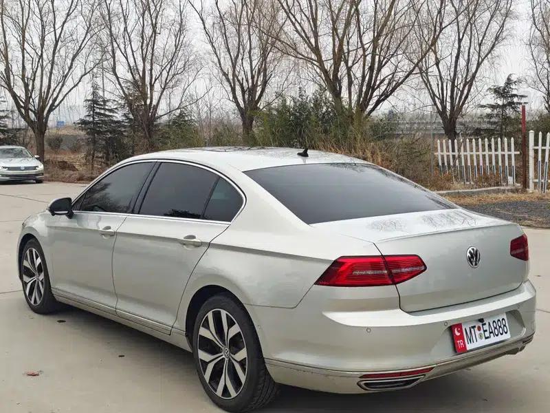 2018 Volkswagen Passat 330TSI DSG Premium — миниатюра 4