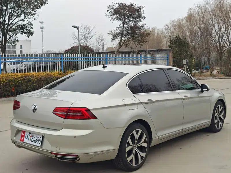 2018 Volkswagen Passat 330TSI DSG Premium — миниатюра 6