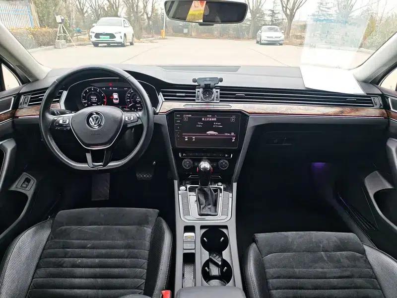 2018 Volkswagen Passat 330TSI DSG Premium — миниатюра 7