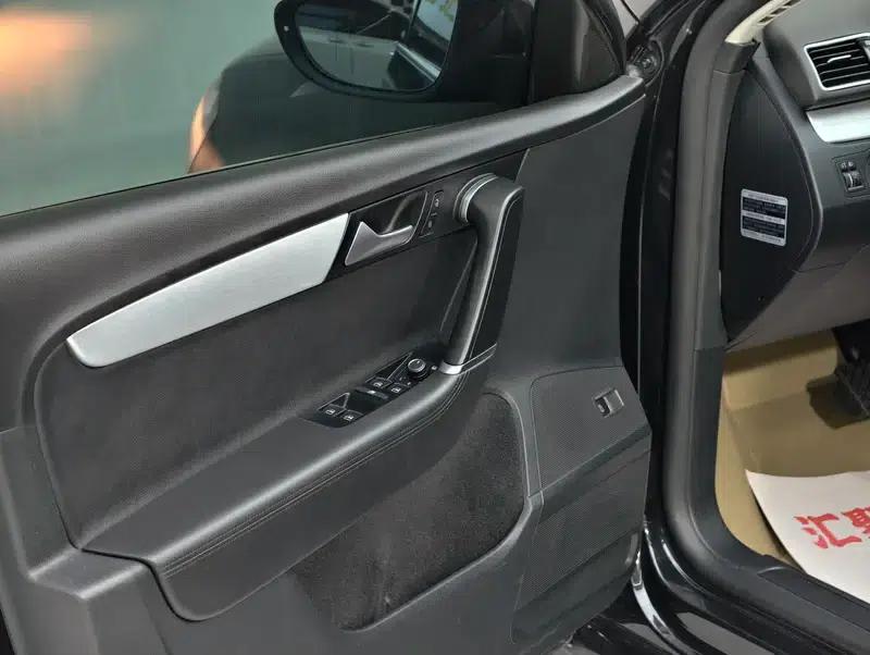 2015 Volkswagen Passat 1.8TSI Luxury — миниатюра 27