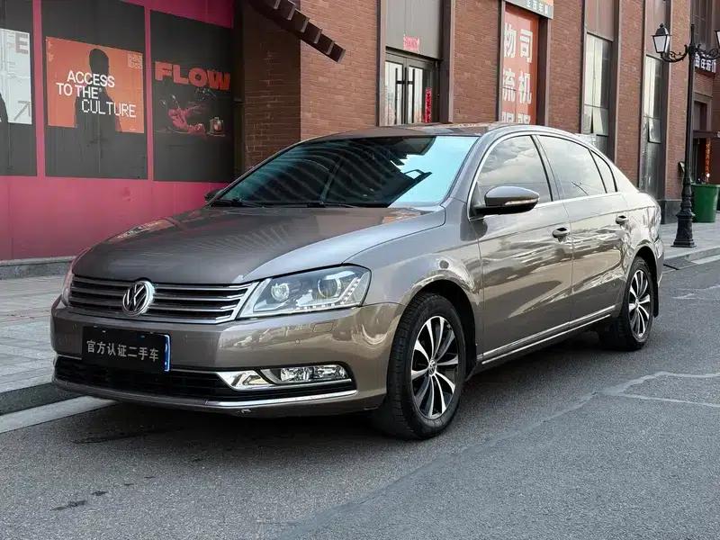 2015 Volkswagen Passat 1.8TSI Leading Edition — миниатюра 1