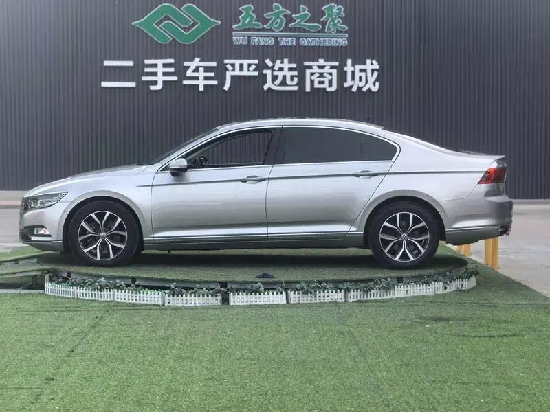2017 Volkswagen Passat 330TSI DSG Premium — миниатюра 4