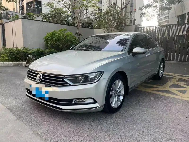 2017 Volkswagen Magotan 330TSI DSG Leading Edition — миниатюра 1