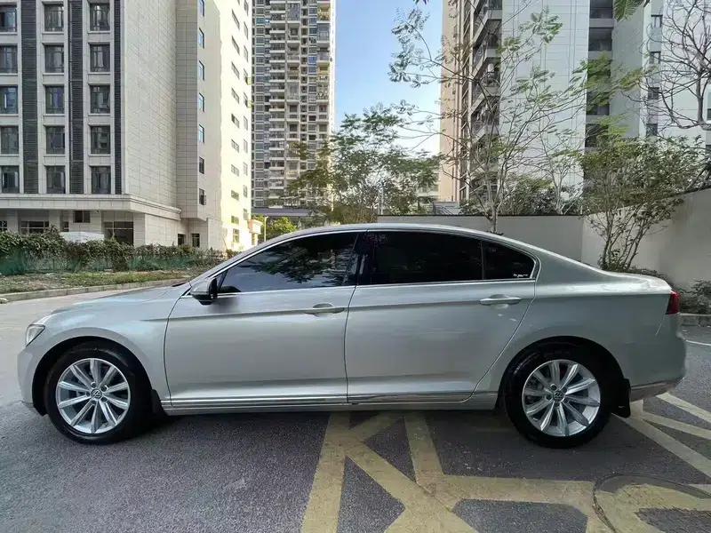 2017 Volkswagen Magotan 330TSI DSG Leading Edition — миниатюра 3