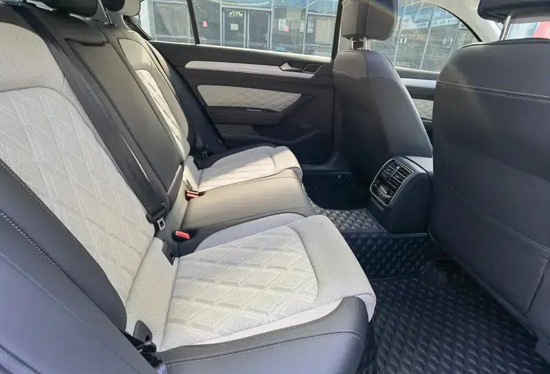 2024 Volkswagen Magotan 330TSI DSG Luxury Edition (2 Million Units Limited Edition) — миниатюра 25