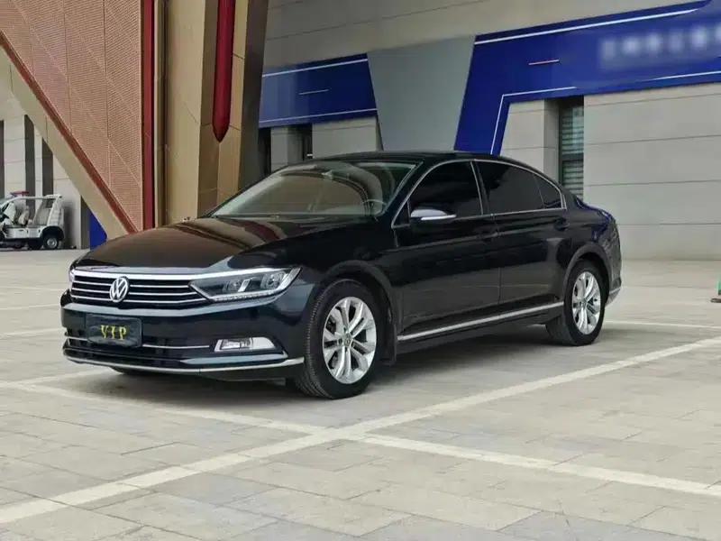 2017 Volkswagen Passat 330TSI DSG Luxury — миниатюра 1