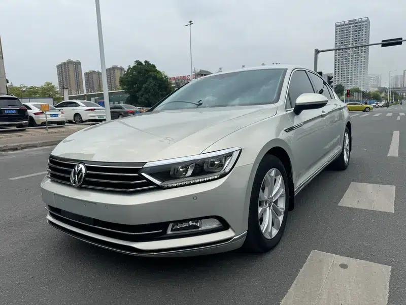 2017 Volkswagen Passat 380TSI DSG Luxury — миниатюра 1