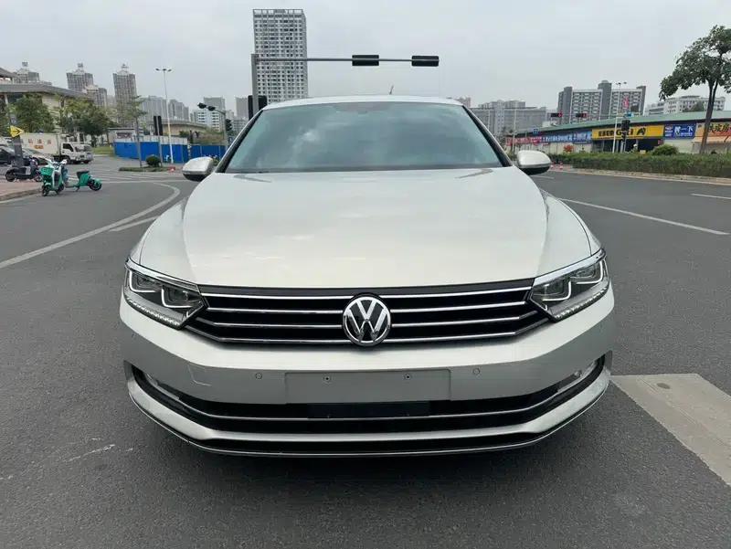 2017 Volkswagen Passat 380TSI DSG Luxury — миниатюра 2