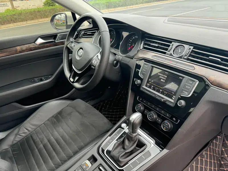 2017 Volkswagen Passat 380TSI DSG Luxury — миниатюра 12