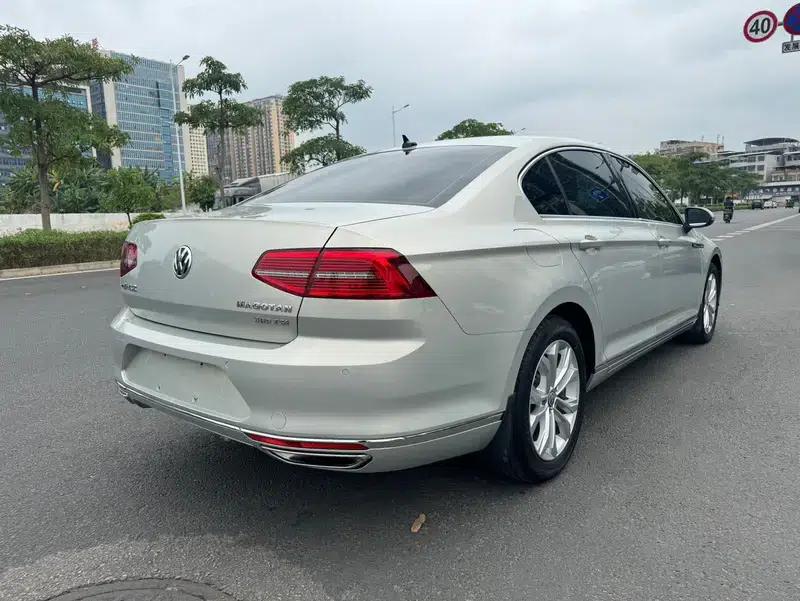 2017 Volkswagen Passat 380TSI DSG Luxury — миниатюра 7