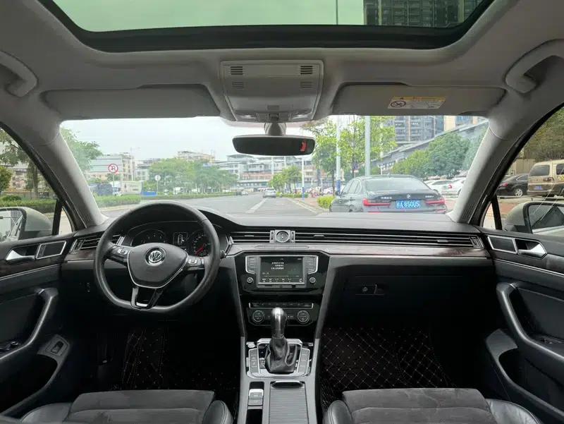 2017 Volkswagen Passat 380TSI DSG Luxury — миниатюра 9
