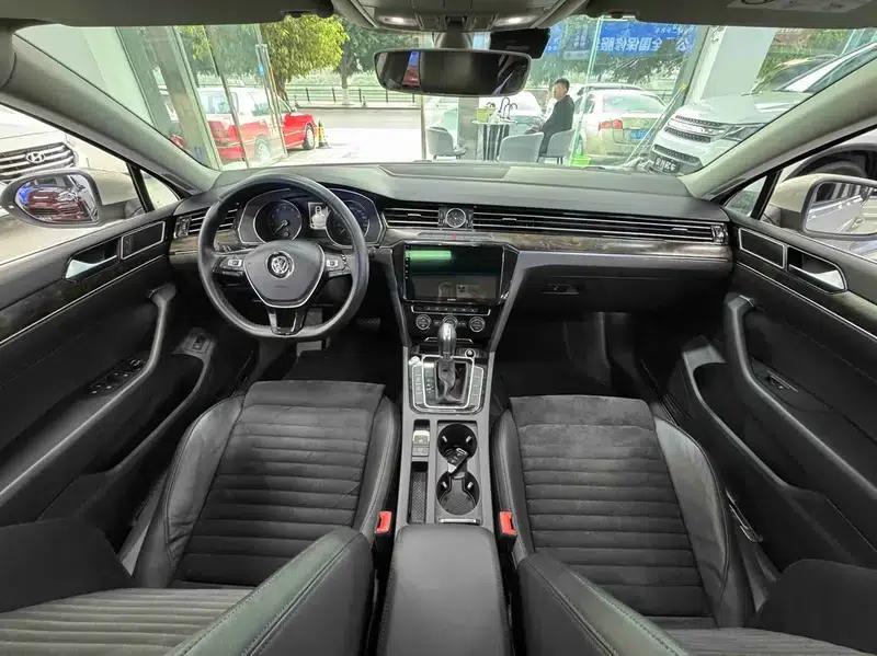 2017 Volkswagen Magotan 330TSI DSG Leading Edition — миниатюра 4