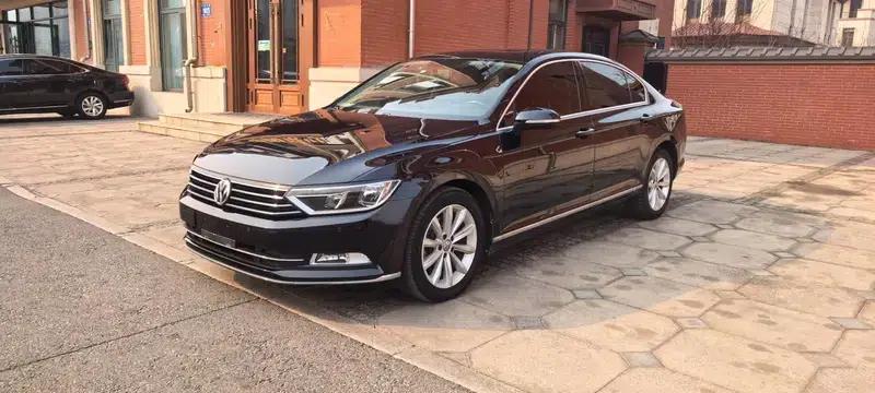 2018 Volkswagen Passat 330TSI DSG Leading Edition — миниатюра 1