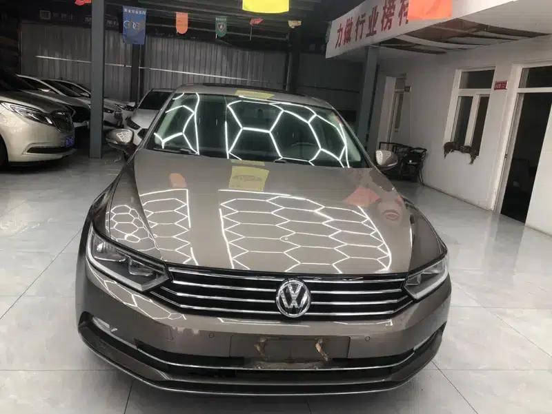 2017 Volkswagen Magotan 330TSI DSG Leading Edition — миниатюра 2
