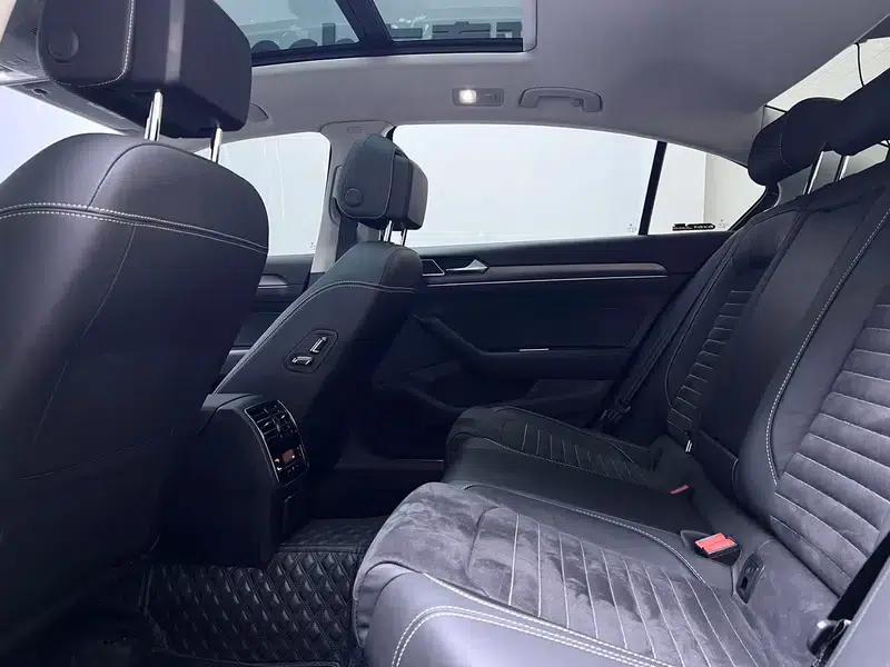 2020 Volkswagen Passat 330TSI DSG Luxury — миниатюра 11