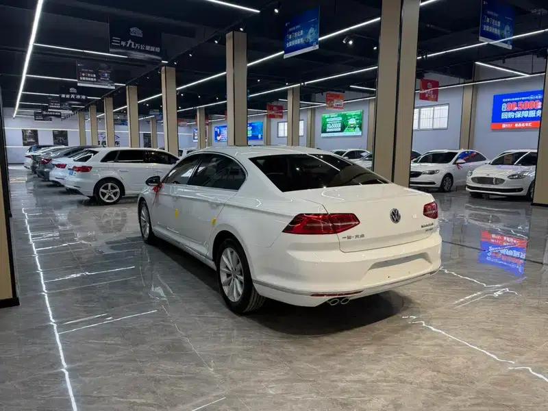 2017 Volkswagen Magotan 330TSI DSG Leading Edition — миниатюра 4