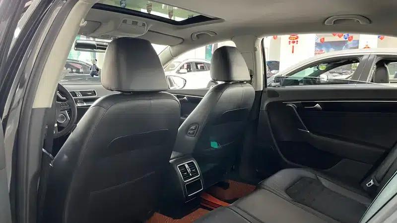 2015 Volkswagen Passat 1.8TSI Luxury — миниатюра 11
