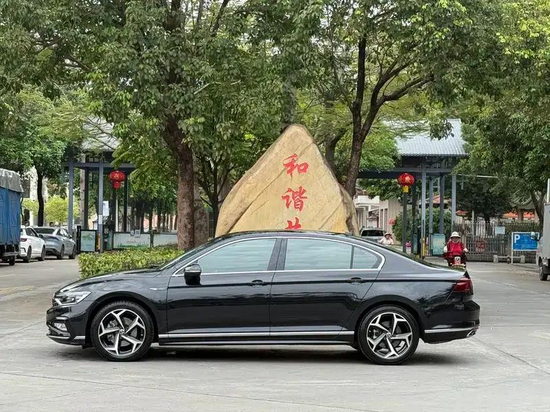 Volkswagen Magotan 2023 2 Millionth Unit Commemorative Edition 330TSI DSG Luxury — миниатюра 4