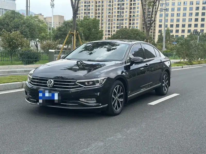 2020 Volkswagen Passat 330TSI DSG Leading Edition — миниатюра 1