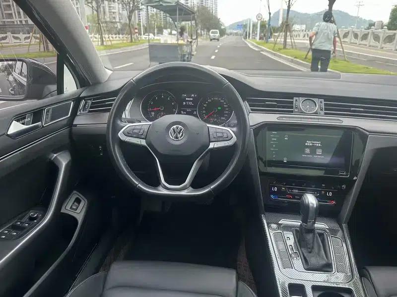 2020 Volkswagen Passat 330TSI DSG Leading Edition — миниатюра 13