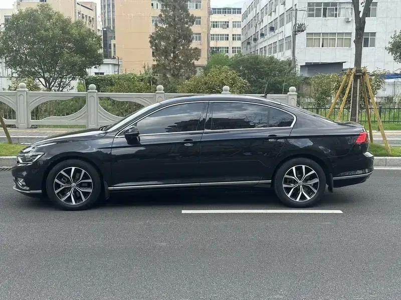 2020 Volkswagen Passat 330TSI DSG Leading Edition — миниатюра 4