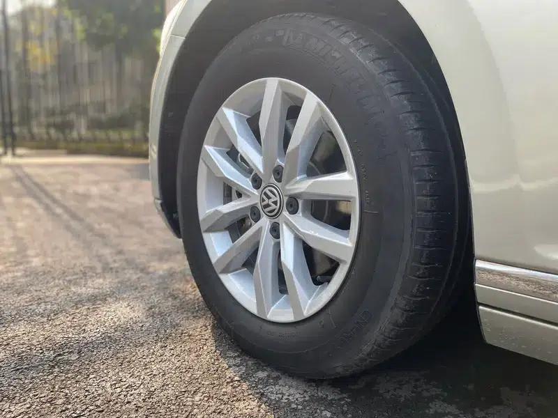 2018 Volkswagen Passat 280TSI DSG Leading Edition — миниатюра 11