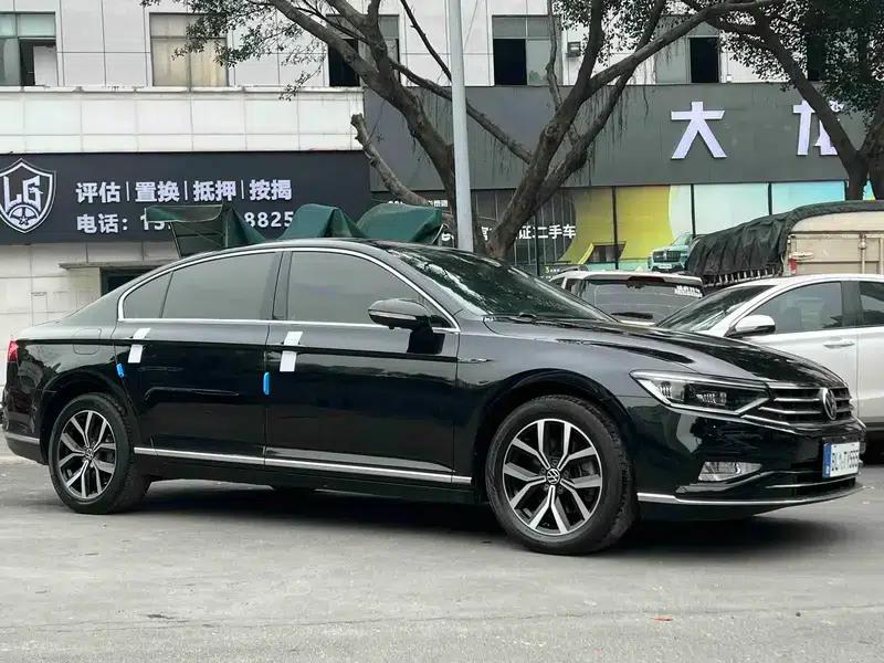 2020 Volkswagen Passat 330TSI DSG Luxury — миниатюра 3