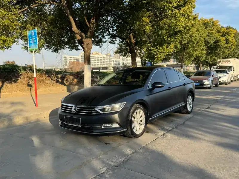 2017 Volkswagen Passat 330TSI DSG Comfort — миниатюра 1
