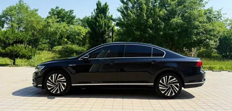 2022 Volkswagen Magotan PHEV Luxury Edition — миниатюра 3