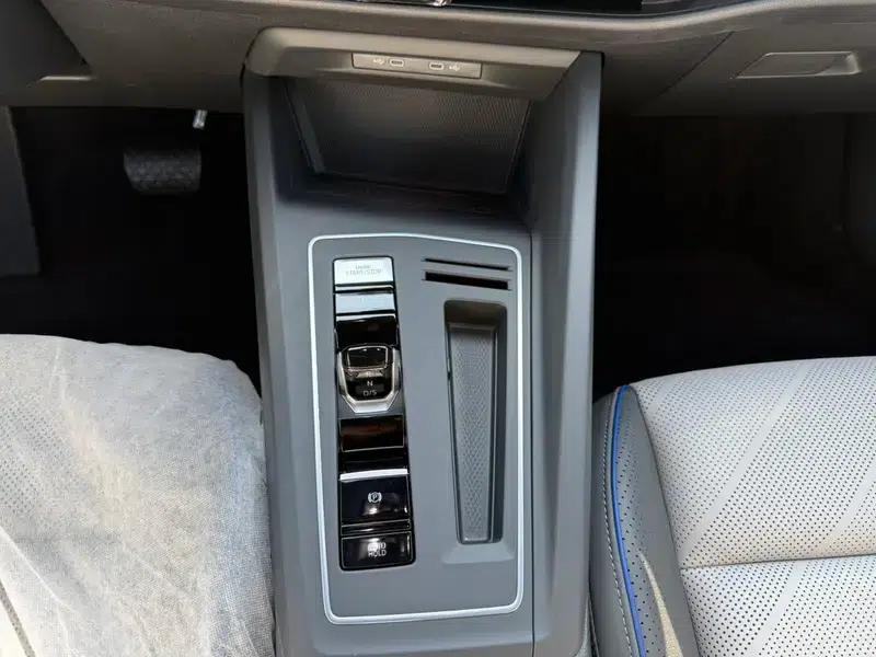 2025 Golf Facelift 300TSI R-Line — миниатюра 12