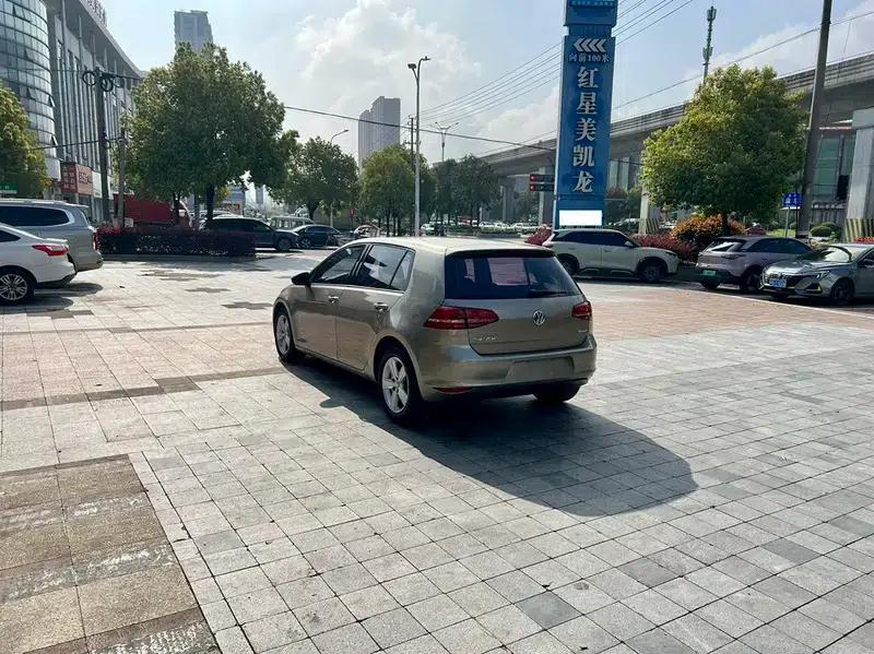 2015 Golf 1.6L Automatic Fashion Edition — миниатюра 4