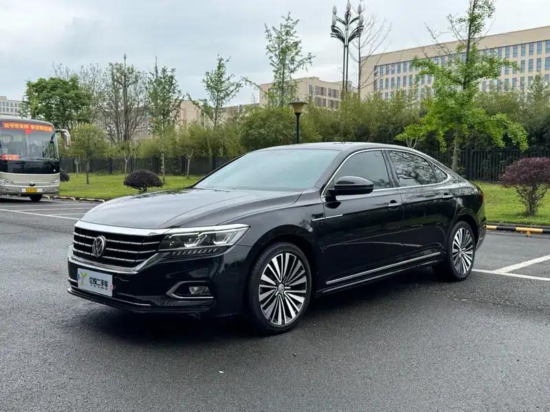 2019 Volkswagen Passat 330TSI Luxury Edition (China VI Emission Standard) — миниатюра 1