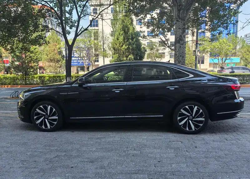 2023 Passat Facelift 380TSI Luxury Edition — миниатюра 3