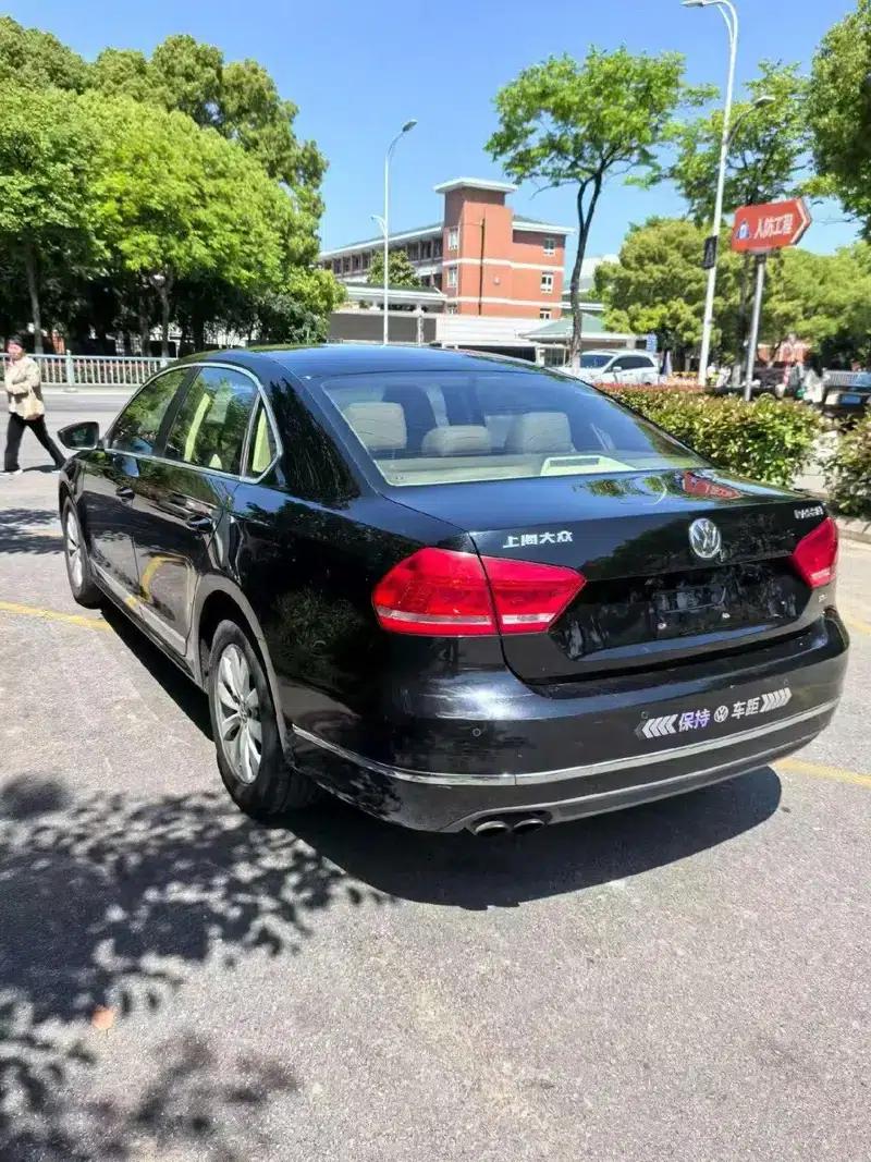 2011 Passat 1.8TSI DSG Premium Edition — миниатюра 4