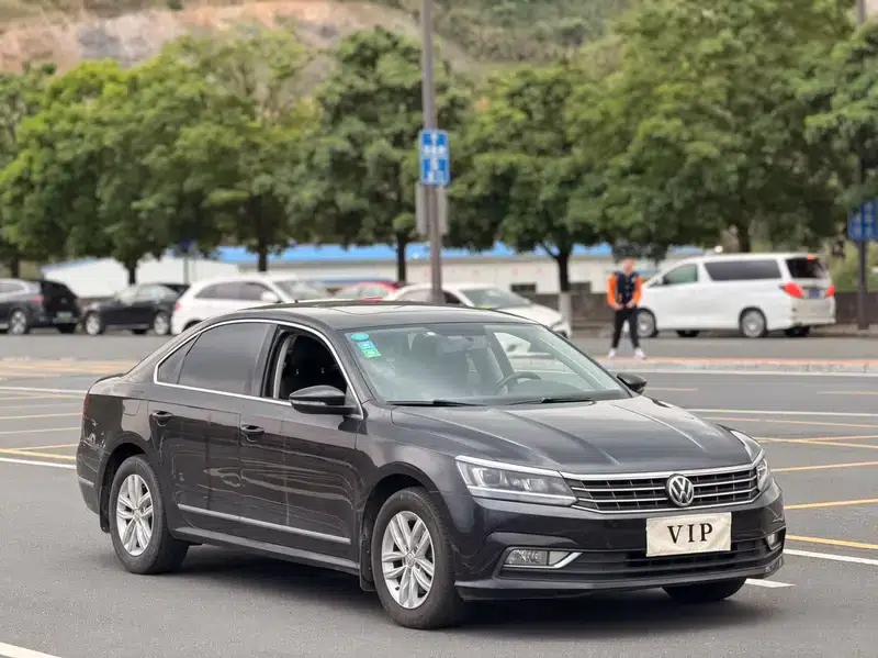 2017 Passat 330TSI DSG Premium Edition — миниатюра 3