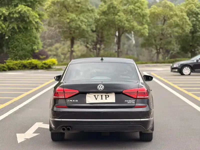 2017 Passat 330TSI DSG Premium Edition — миниатюра 5