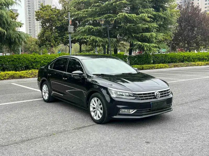 2017 Passat 330TSI DSG Premium Edition — миниатюра 3