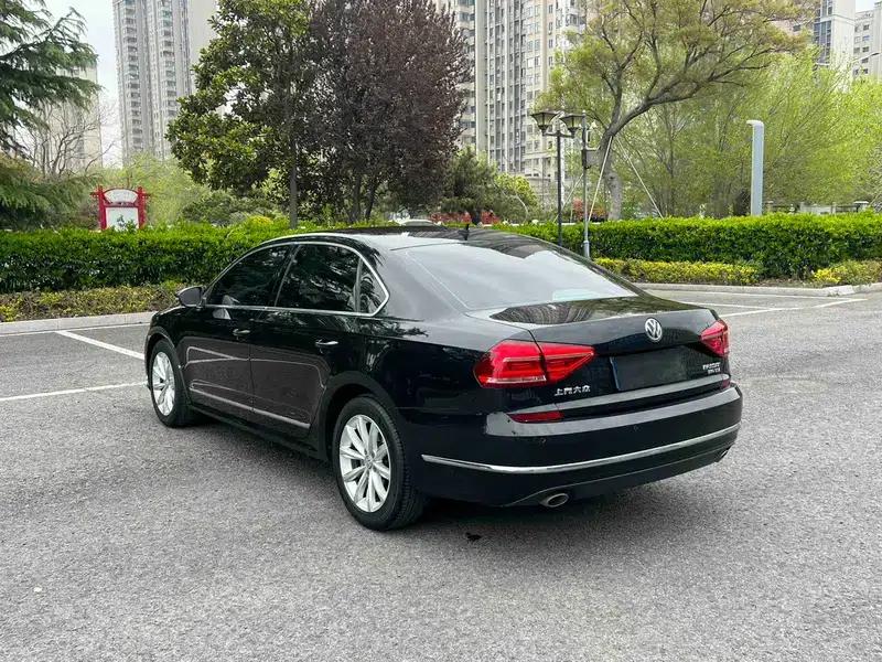 2017 Passat 330TSI DSG Premium Edition — миниатюра 4
