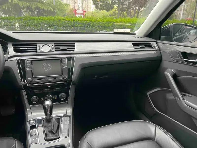 2017 Passat 330TSI DSG Premium Edition — миниатюра 8