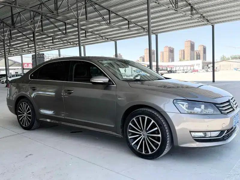 2011 Passat 1.8TSI DSG Premium Edition — миниатюра 3