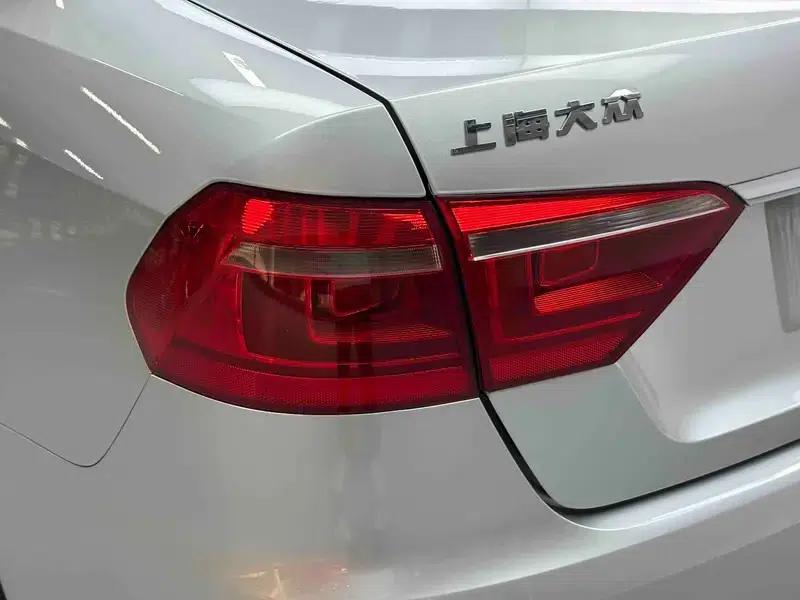 2013 Volkswagen Lavida Classic Facelift 1.6L Automatic Fashion Edition — миниатюра 12