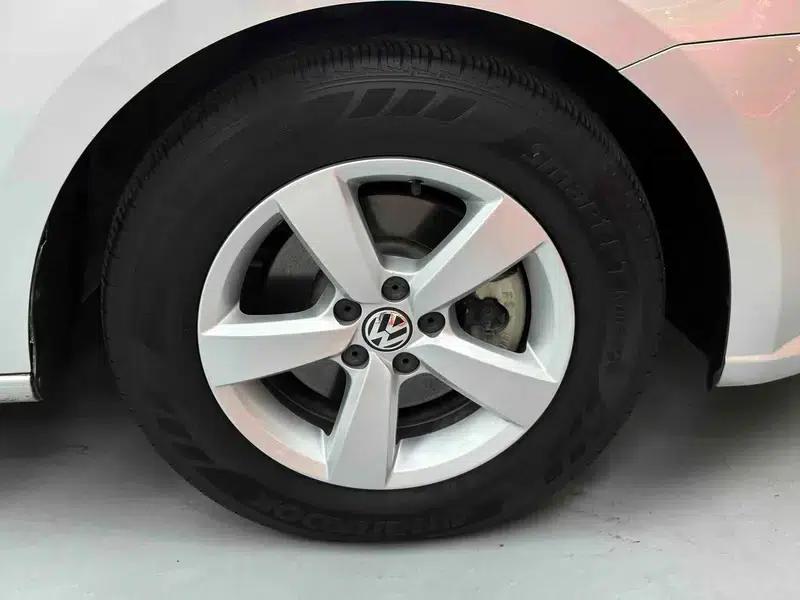 2013 Volkswagen Lavida Classic Facelift 1.6L Automatic Fashion Edition — миниатюра 15